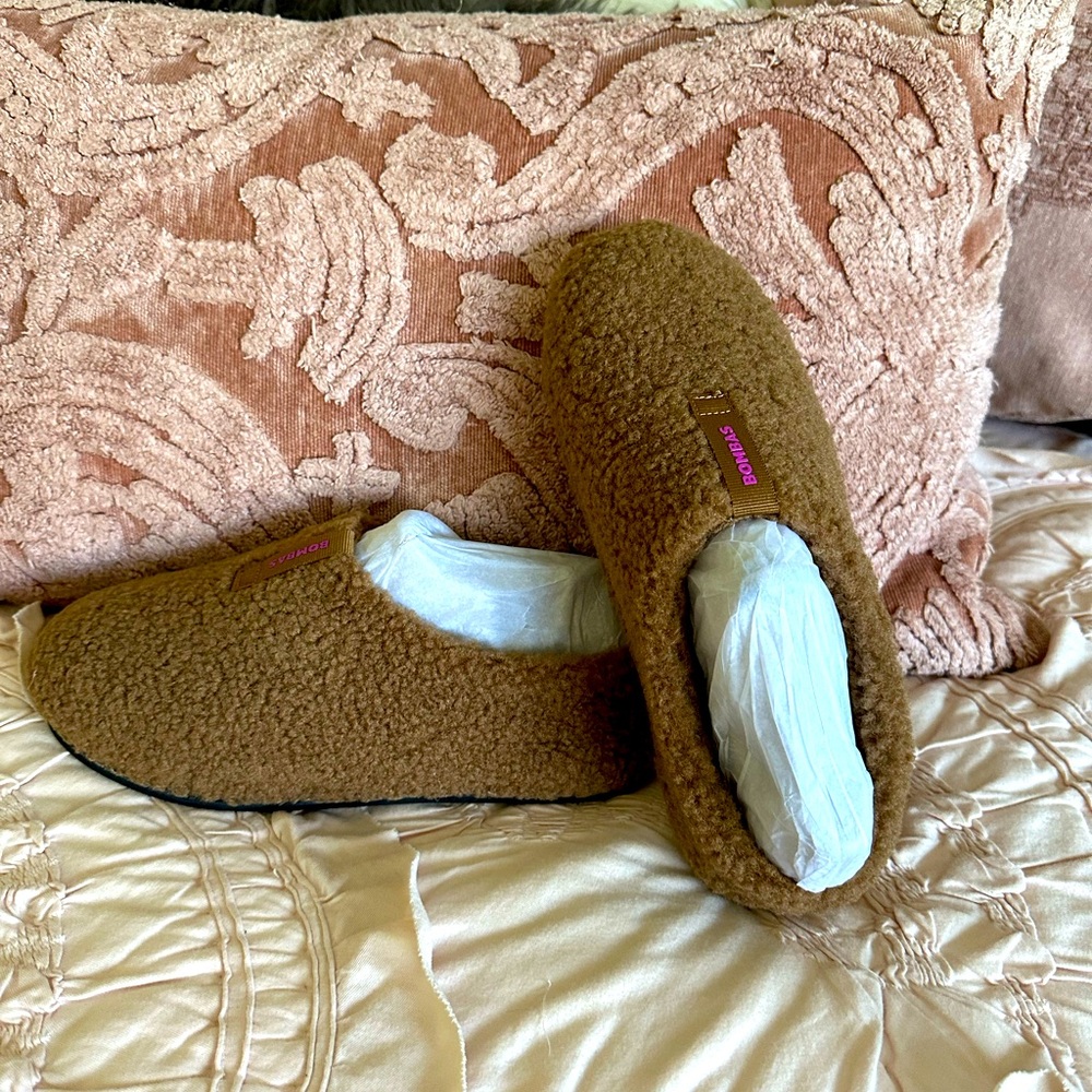 BOMBAS Brand New SUNDAY SLIPPERS size 8